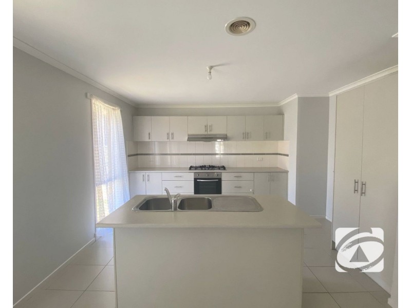 19 Lemon Thyme Way, Lynbrook VIC 3975