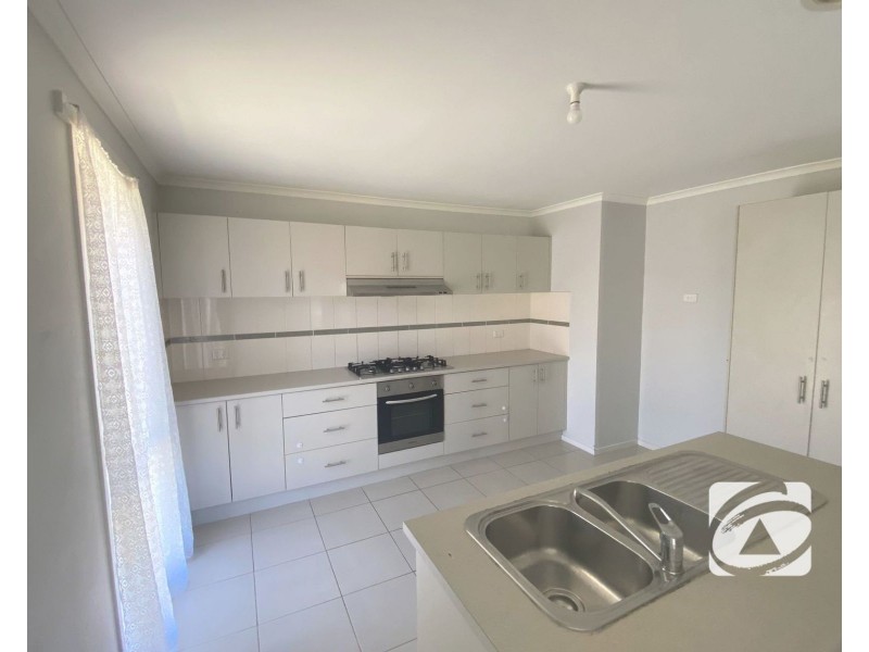 19 Lemon Thyme Way, Lynbrook VIC 3975