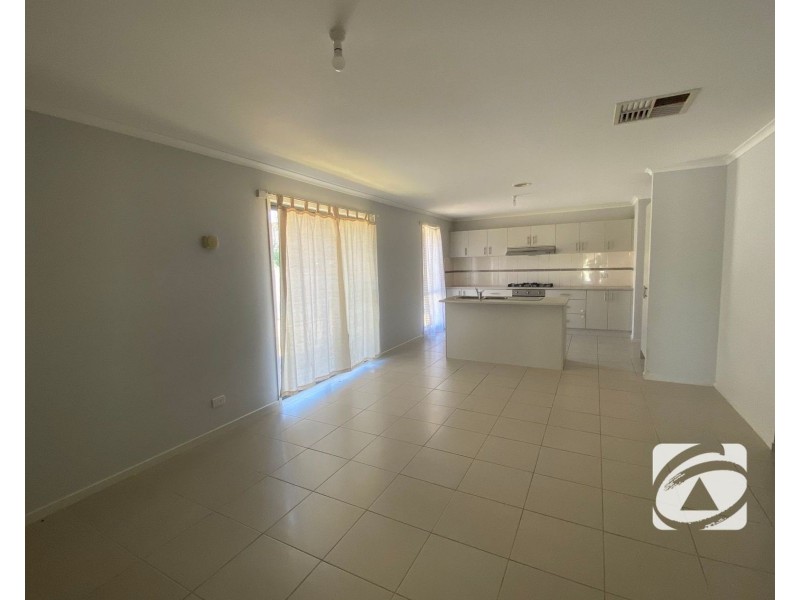 19 Lemon Thyme Way, Lynbrook VIC 3975