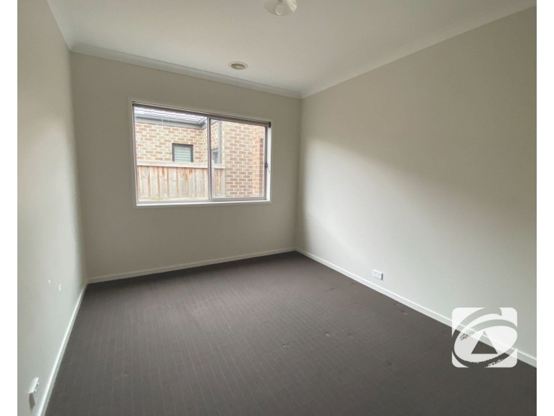 16 Denton Drive, Officer VIC 3809