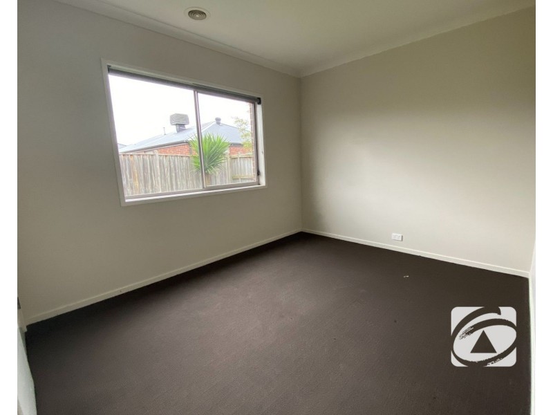 16 Denton Drive, Officer VIC 3809