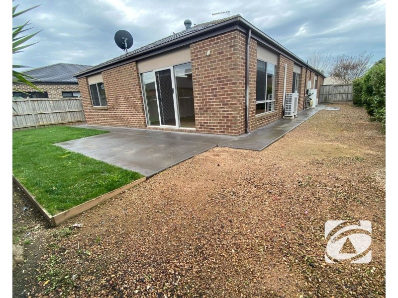16 Denton Drive, Officer VIC 3809