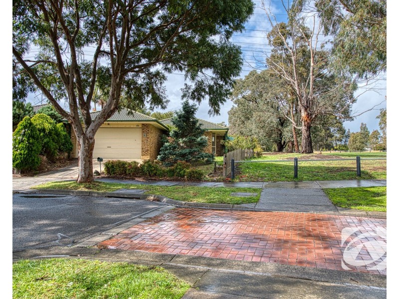 50 Scarborough Avenue, Cranbourne West VIC 3977