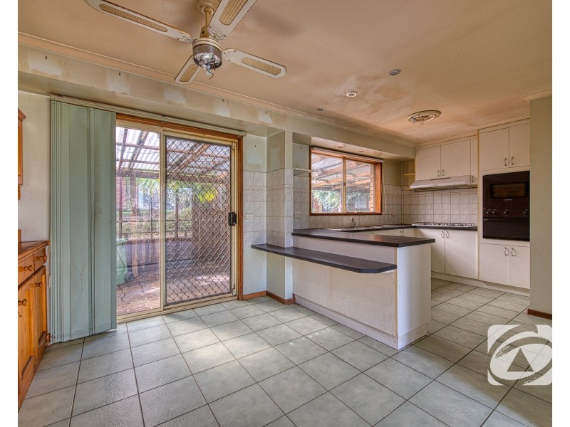 50 Scarborough Avenue, Cranbourne West VIC 3977