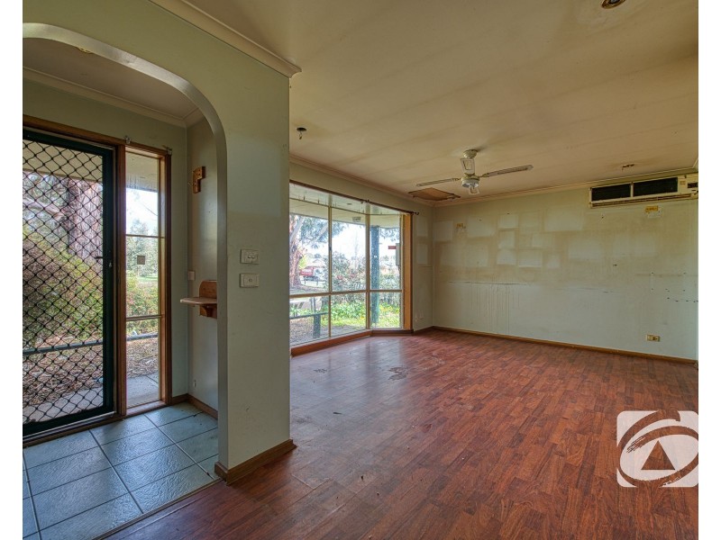 50 Scarborough Avenue, Cranbourne West VIC 3977