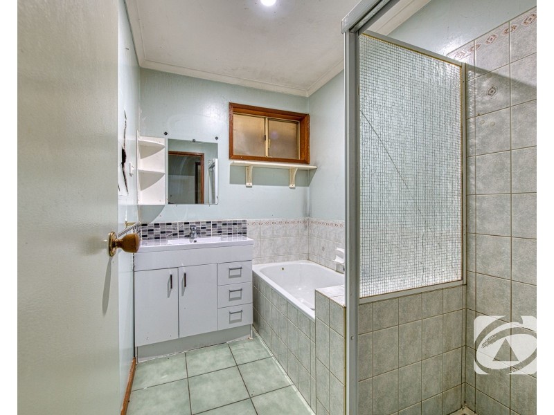 50 Scarborough Avenue, Cranbourne West VIC 3977