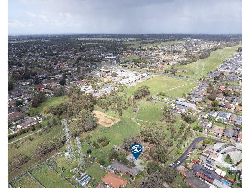 50 Scarborough Avenue, Cranbourne West VIC 3977