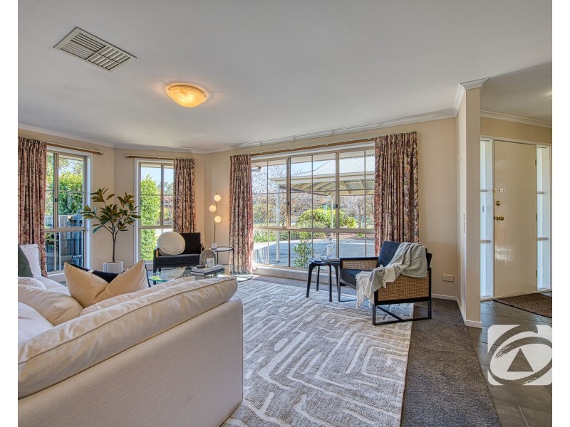 24 Earlsfield Drive, Berwick VIC 3806