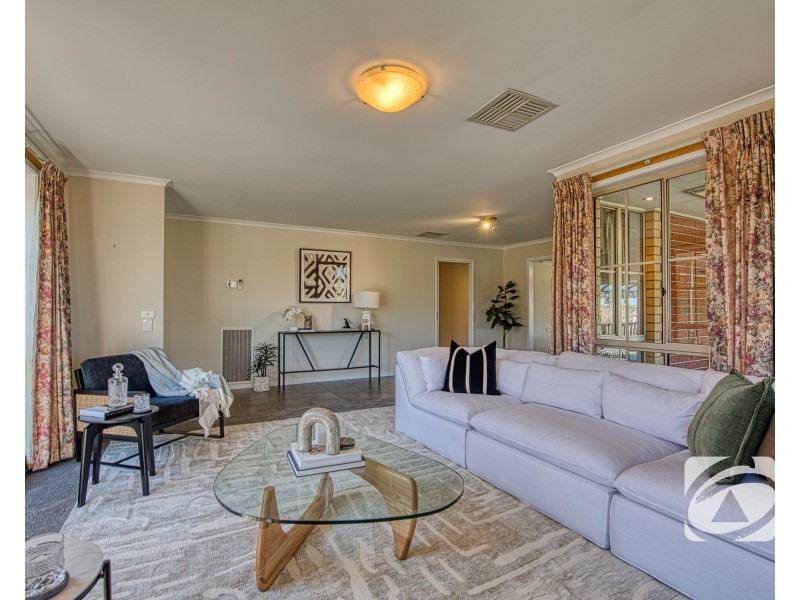 24 Earlsfield Drive, Berwick VIC 3806