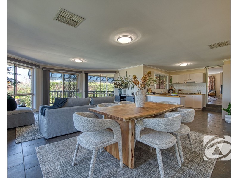 24 Earlsfield Drive, Berwick VIC 3806