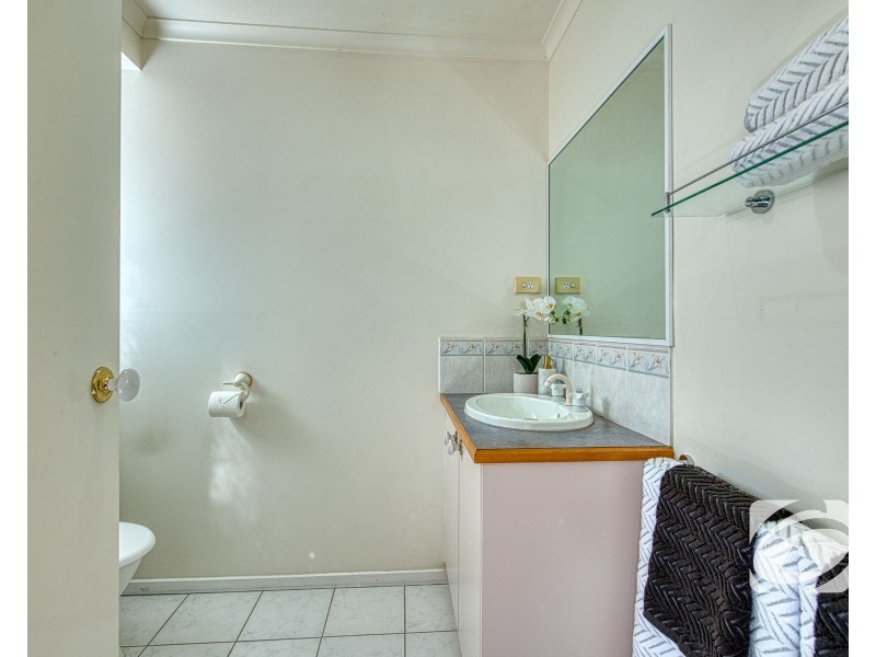 24 Earlsfield Drive, Berwick VIC 3806