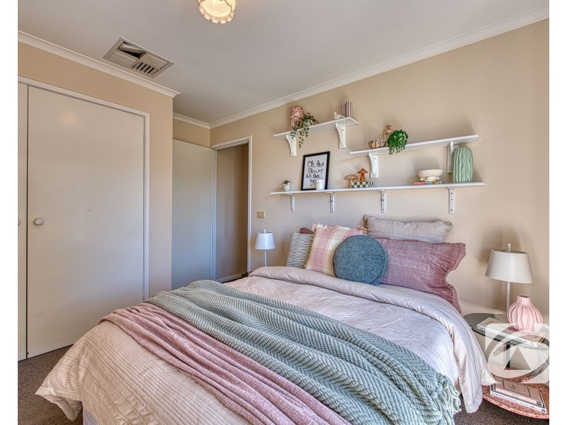 24 Earlsfield Drive, Berwick VIC 3806