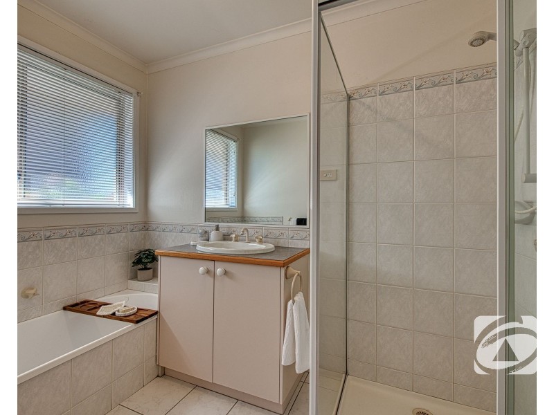 24 Earlsfield Drive, Berwick VIC 3806