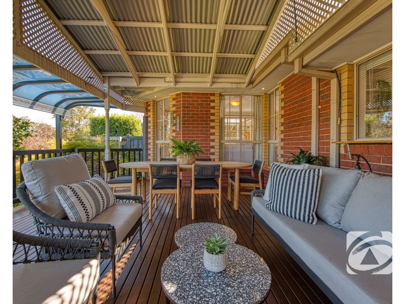 24 Earlsfield Drive, Berwick VIC 3806