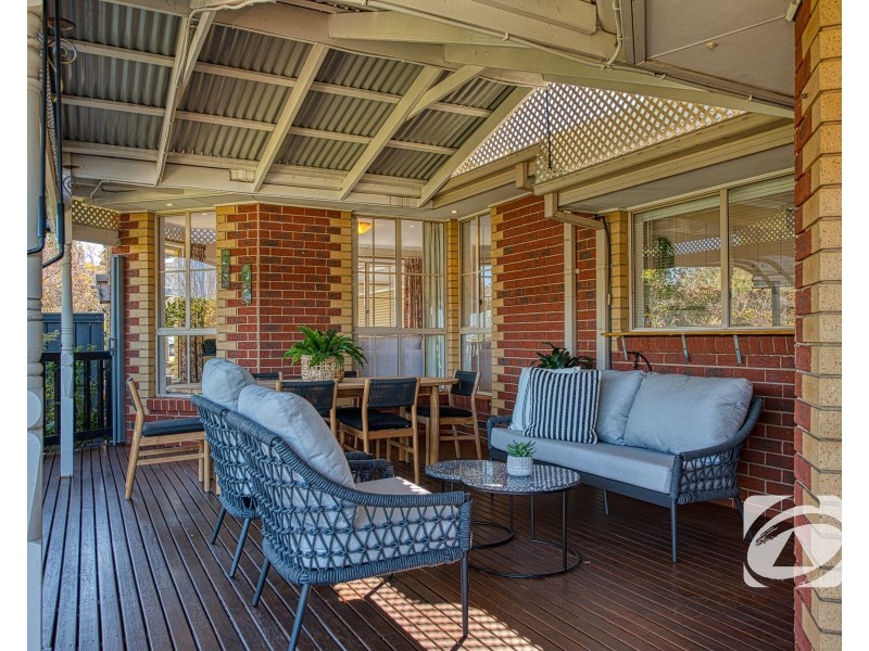 24 Earlsfield Drive, Berwick VIC 3806