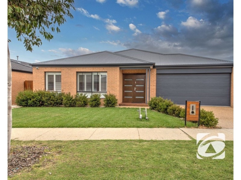 4 Garland Street, Pakenham VIC 3810