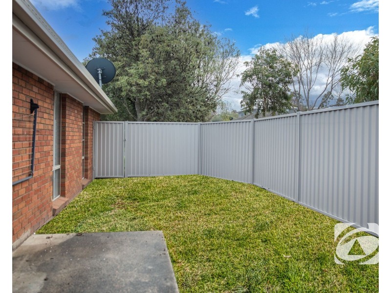 1/42 Strathavan Drive, Berwick VIC 3806