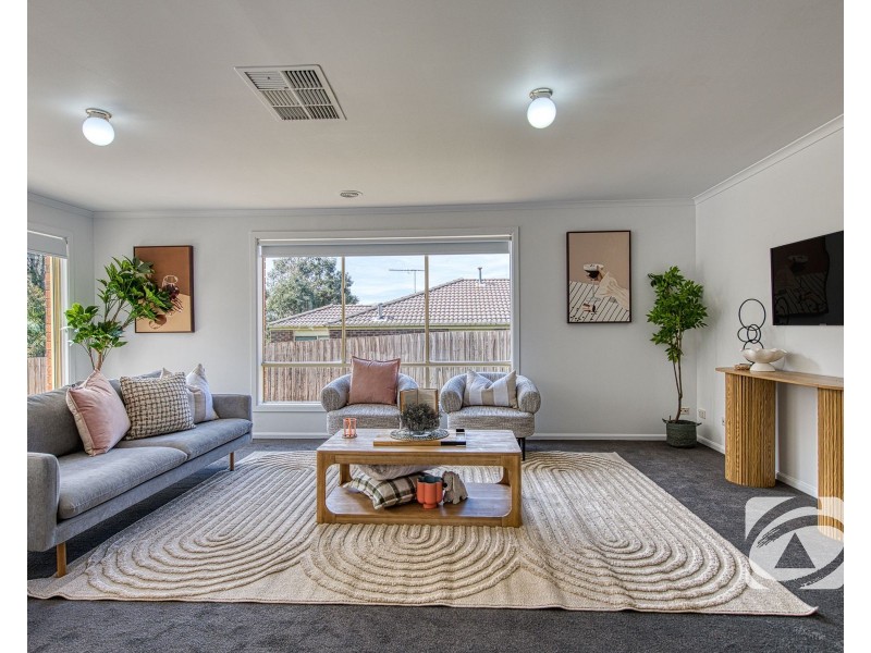 43 Tralee Circuit, Narre Warren VIC 3805