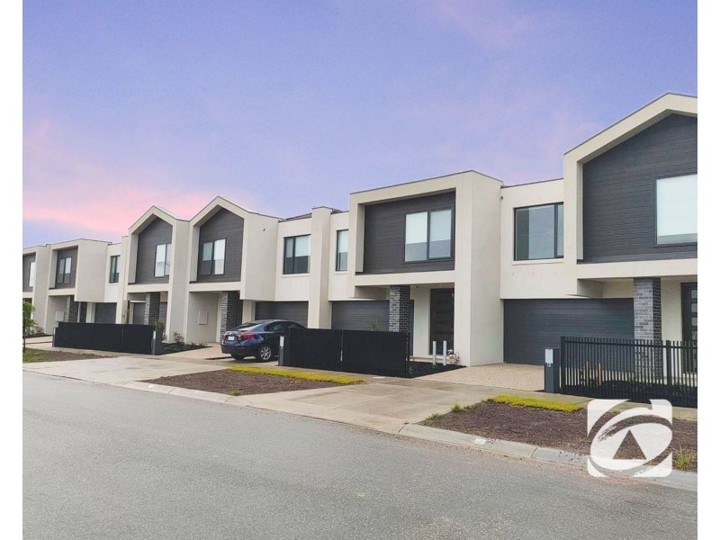 18 Mortlake Drive, Officer South VIC 3809