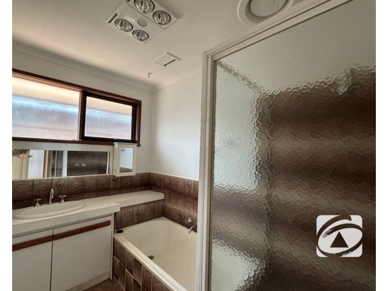 24 Guildford Crescent, Narre Warren VIC 3805