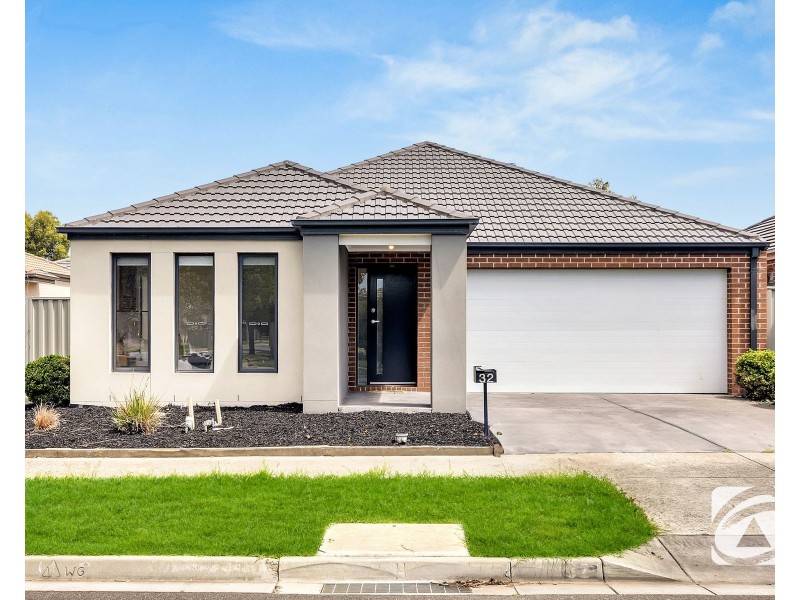 32 Yellow Robin Circuit, Cranbourne East VIC 3977