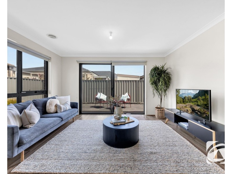 32 Yellow Robin Circuit, Cranbourne East VIC 3977