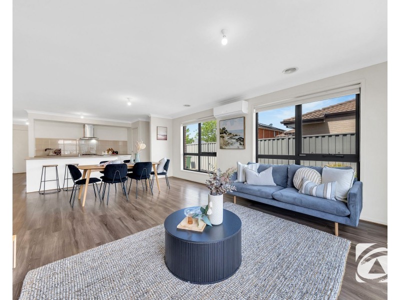 32 Yellow Robin Circuit, Cranbourne East VIC 3977