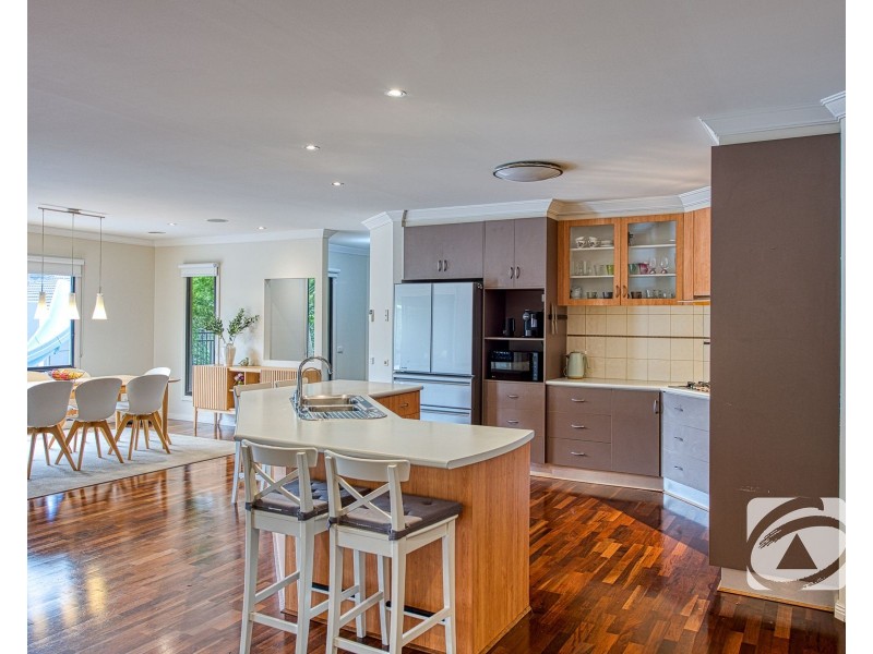 10 McNair Court, Berwick VIC 3806