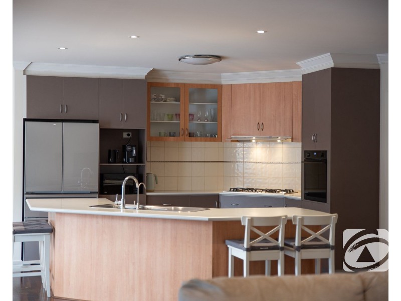 10 McNair Court, Berwick VIC 3806