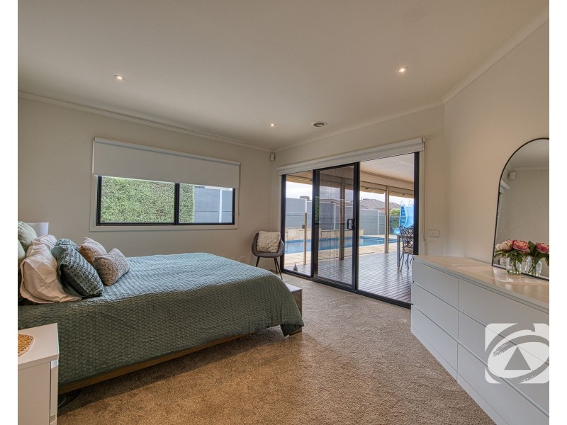 10 McNair Court, Berwick VIC 3806