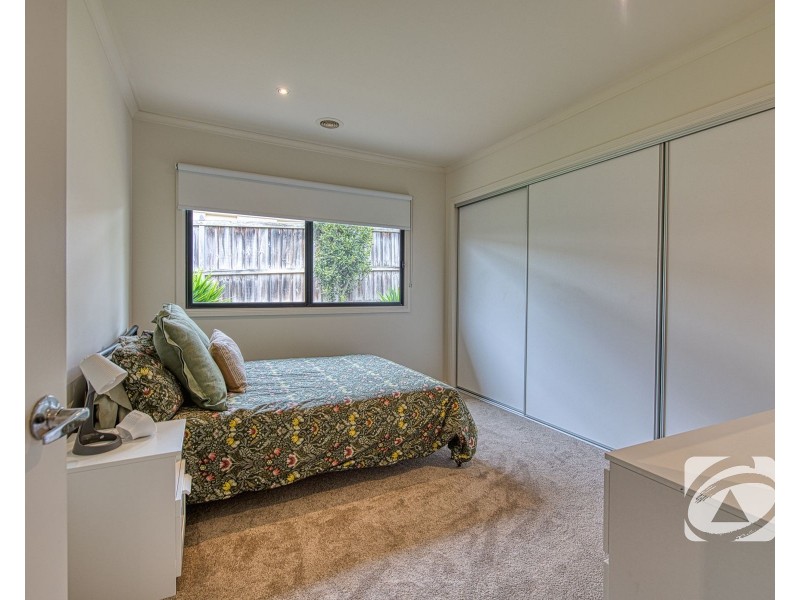 10 McNair Court, Berwick VIC 3806