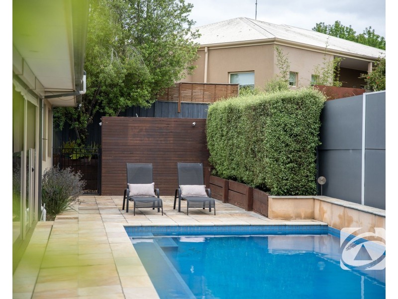 10 McNair Court, Berwick VIC 3806