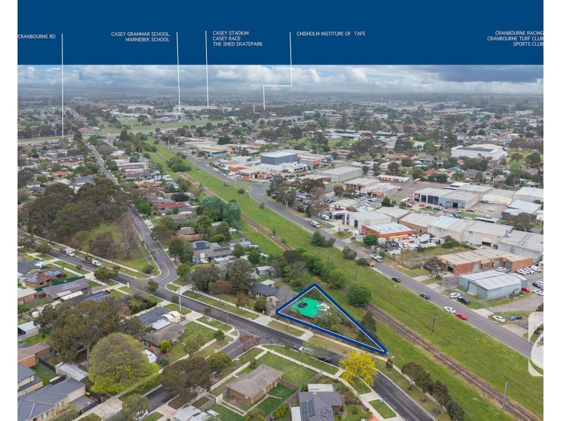 1/2 Latrobe Street, Cranbourne VIC 3977