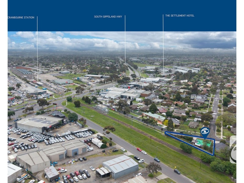1/2 Latrobe Street, Cranbourne VIC 3977