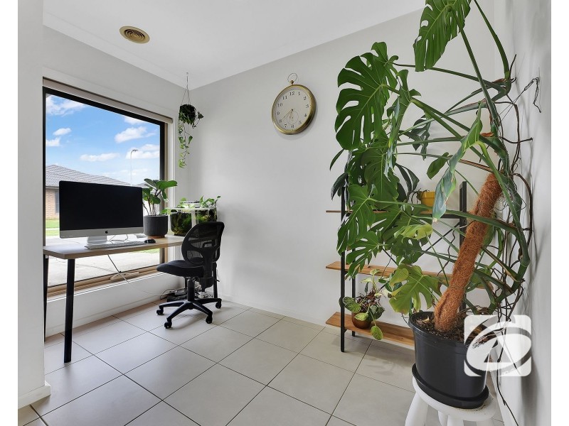 2 Dexter Crescent, Clyde North VIC 3978