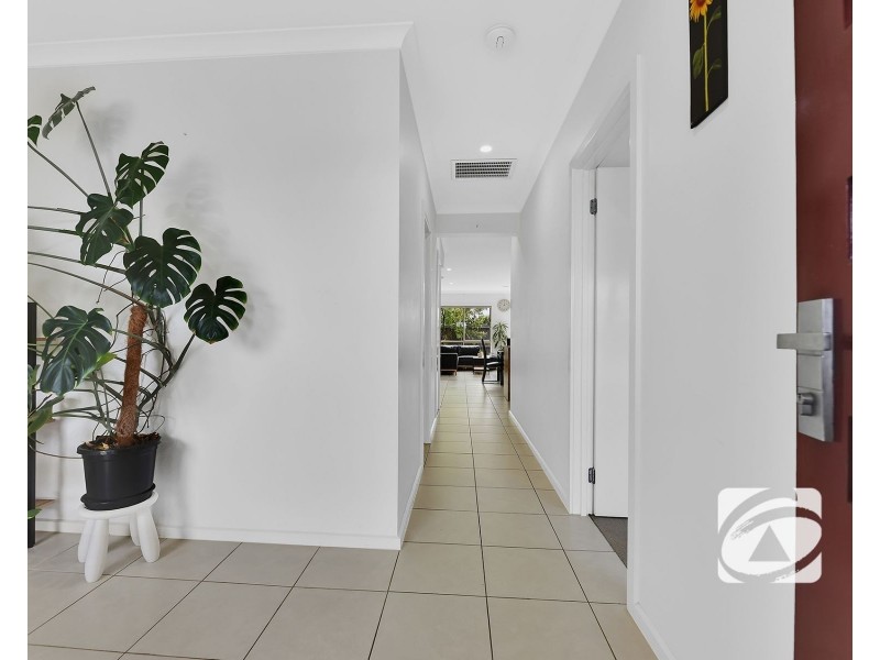 2 Dexter Crescent, Clyde North VIC 3978