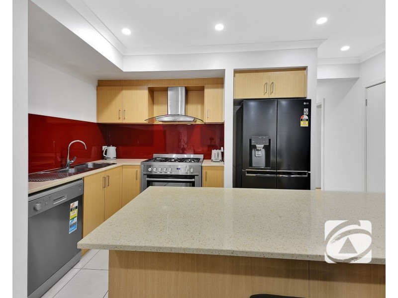 2 Dexter Crescent, Clyde North VIC 3978