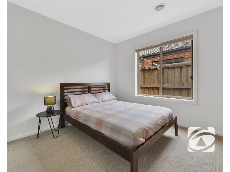 2 Dexter Crescent, Clyde North VIC 3978