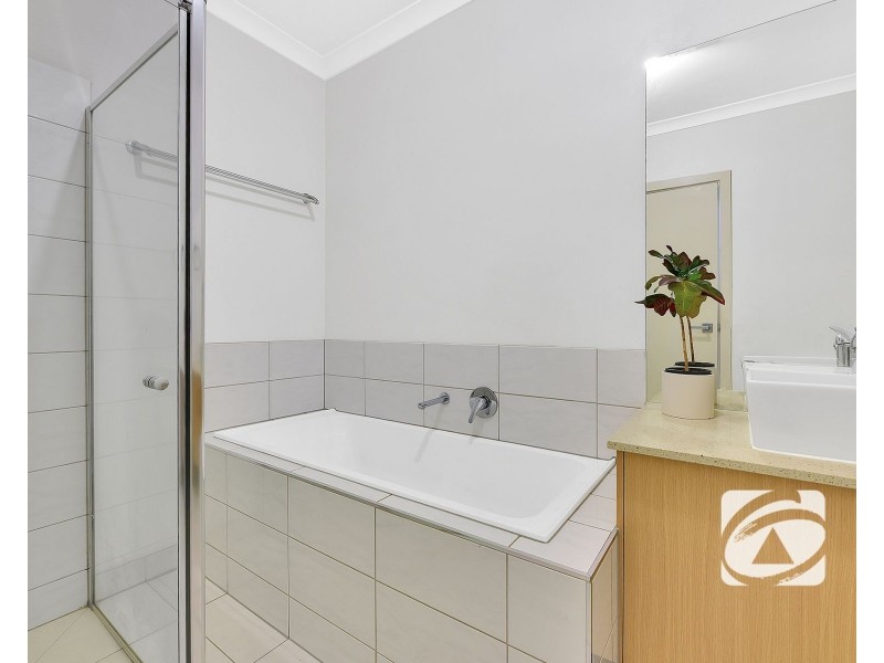 2 Dexter Crescent, Clyde North VIC 3978