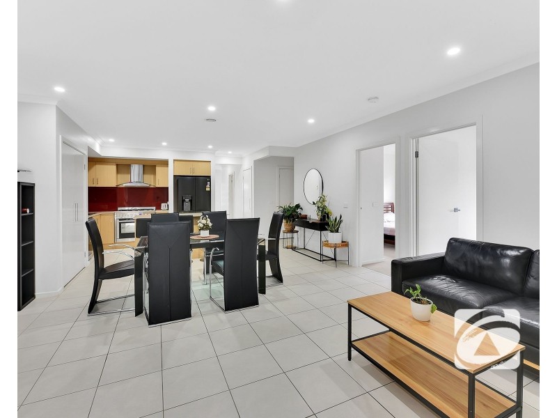 2 Dexter Crescent, Clyde North VIC 3978