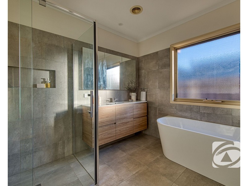 5 Aitken Court, Berwick VIC 3806