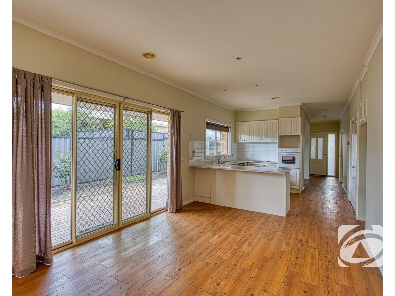 4 Killarney Crescent, Pakenham VIC 3810
