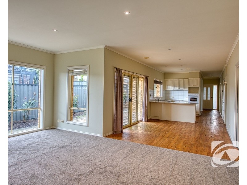 4 Killarney Crescent, Pakenham VIC 3810