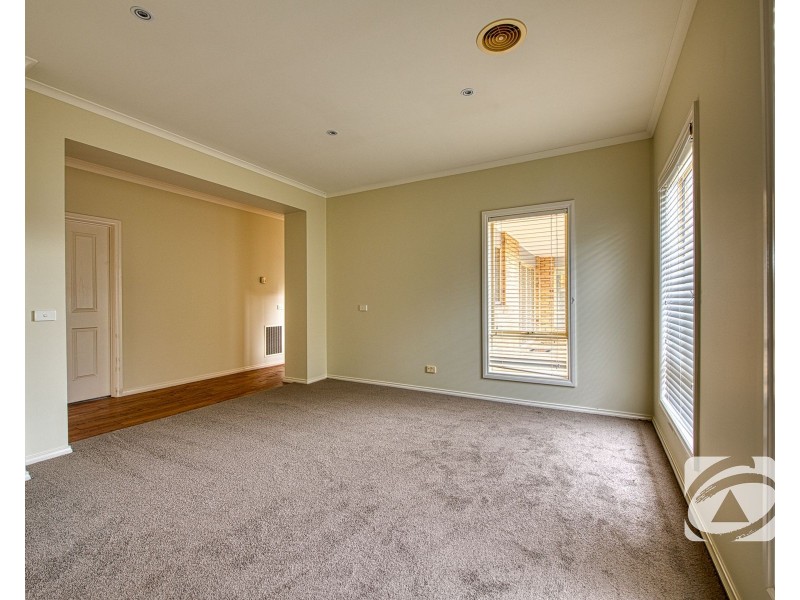 4 Killarney Crescent, Pakenham VIC 3810