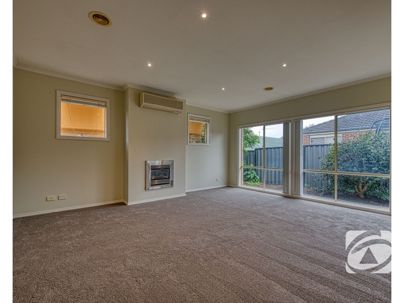 4 Killarney Crescent, Pakenham VIC 3810