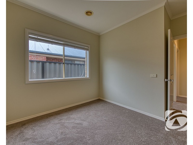 4 Killarney Crescent, Pakenham VIC 3810