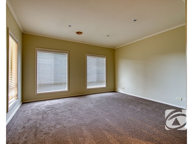 4 Killarney Crescent, Pakenham VIC 3810