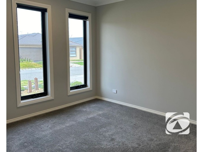 4 Matchett Drive, Clyde VIC 3978