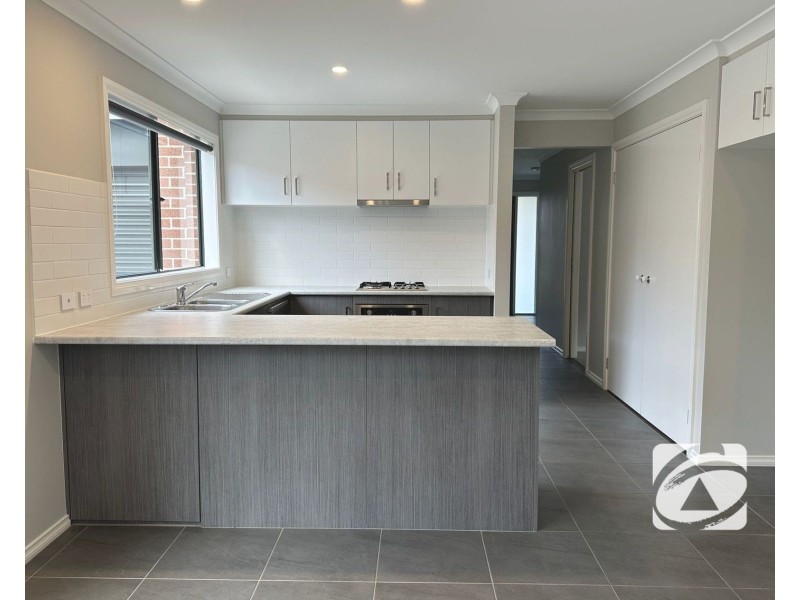 4 Matchett Drive, Clyde VIC 3978