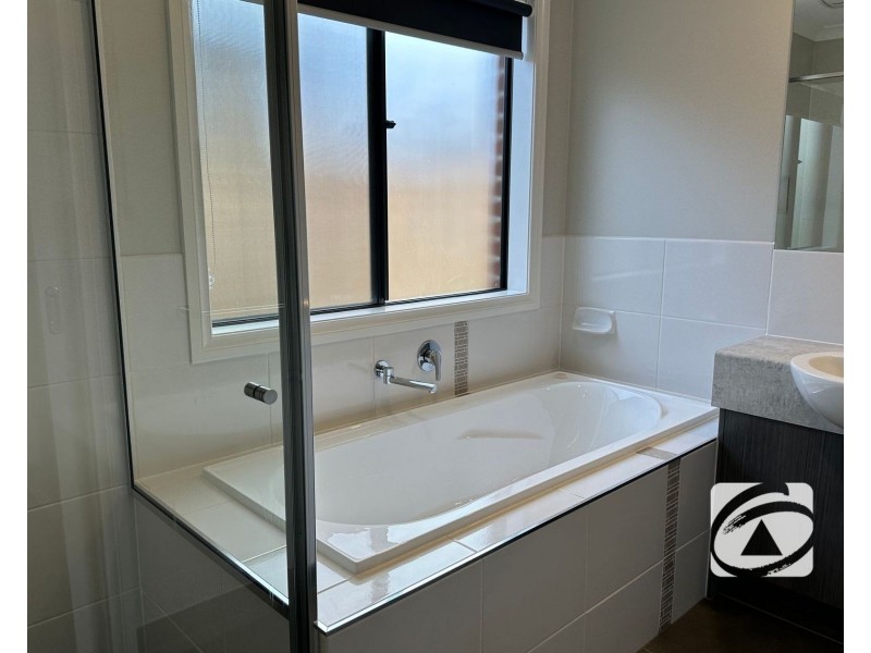 4 Matchett Drive, Clyde VIC 3978